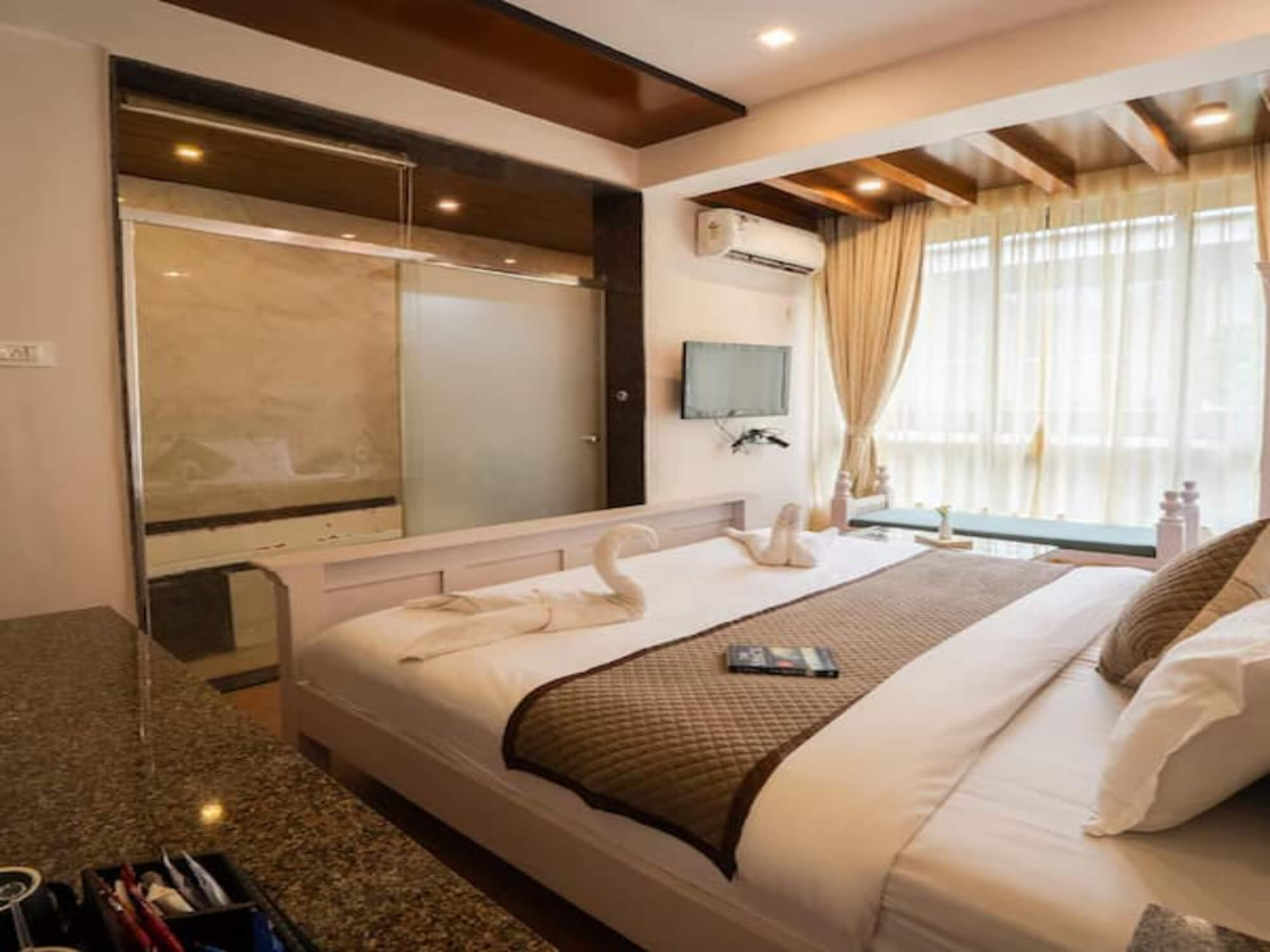 Honeymoon Fantasy with Bathtub
